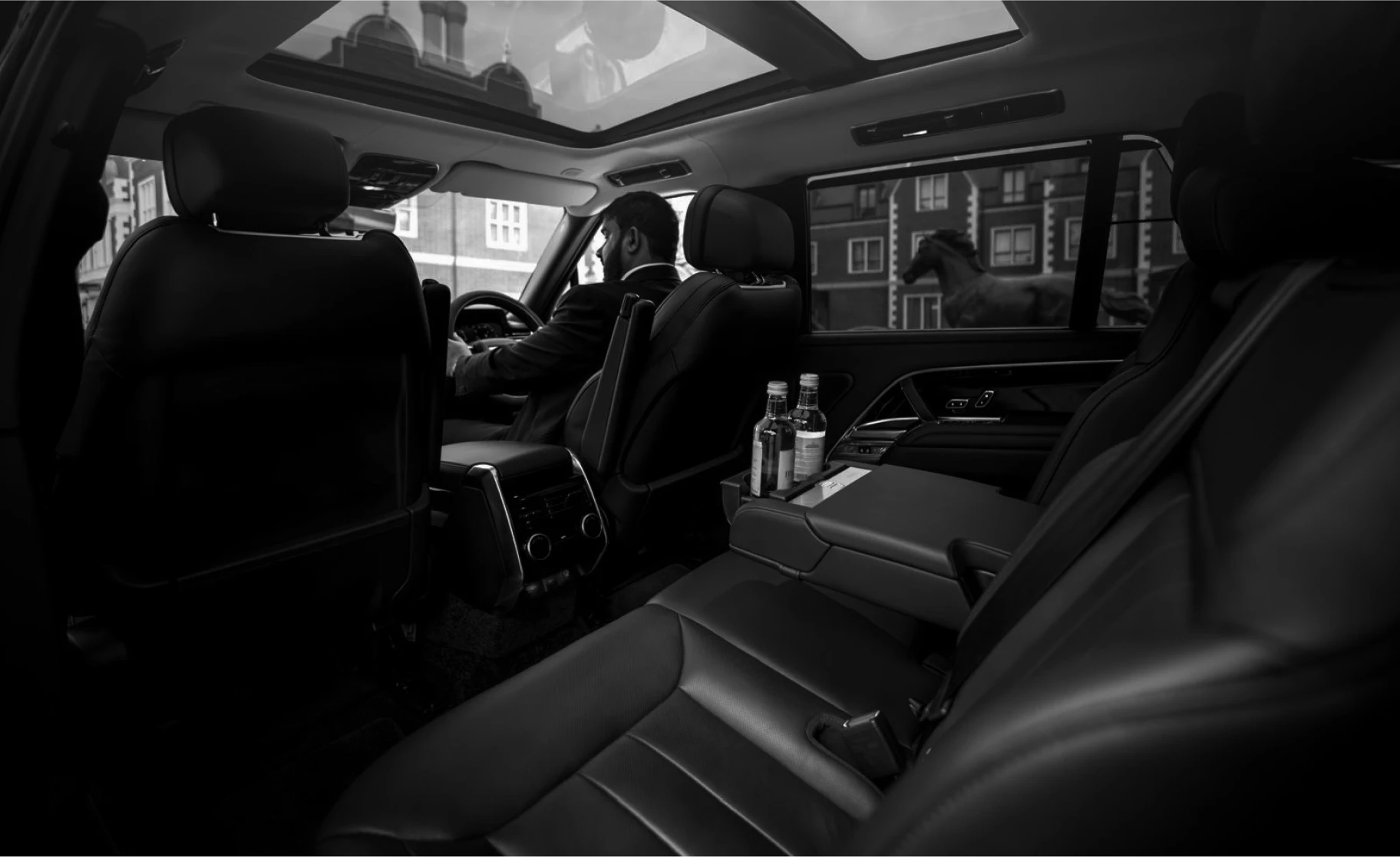 Range Rover Vogue interior view 1