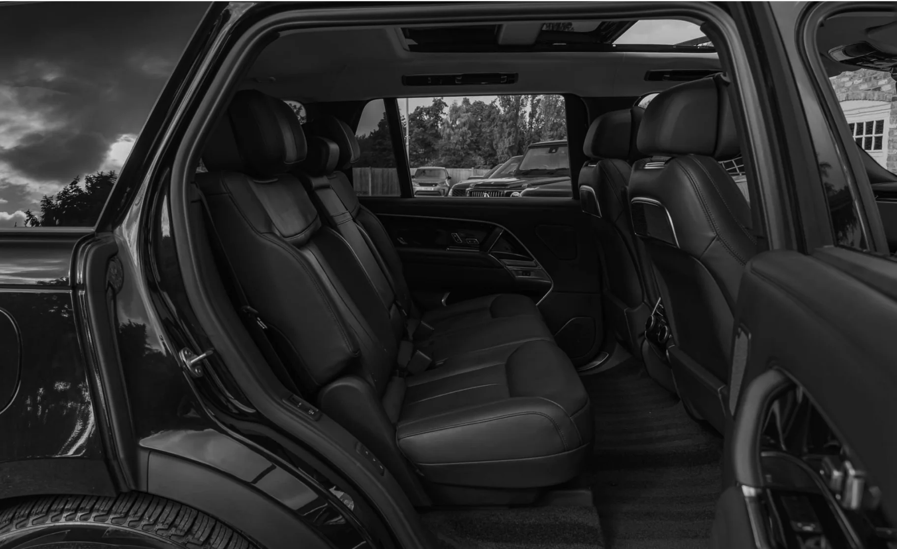 Range Rover Vogue interior view 2